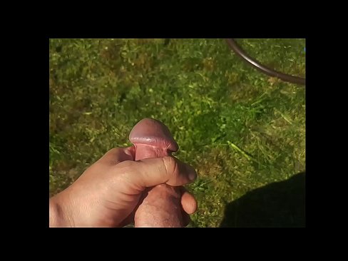 ❤️ Keçika germ di bexçeyek havînê de pisîka xwe ya pembe diqelişe û bi şuştinê dixe. ️❌ Super porno li me ku.purchasexz.top